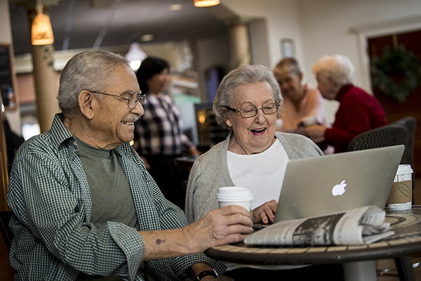 Patrons in cafe on laptop